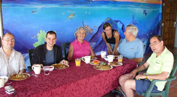 bed and breakfast table Luquillo Sunrise Guest house